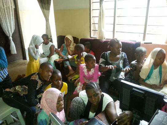 The second Computer Club meeting in Pili's big living room.